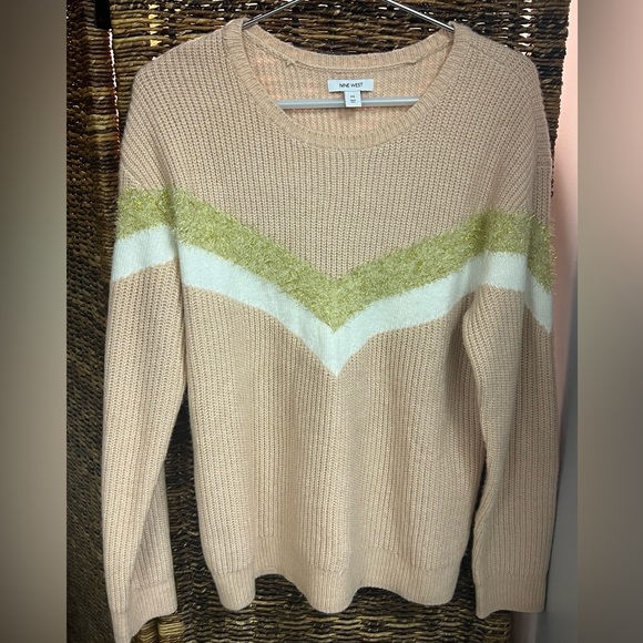 Nine West- Pink sweater w/ Gold accent, Size:‎ Medium, Pre-Owned - Picture 1 of 5